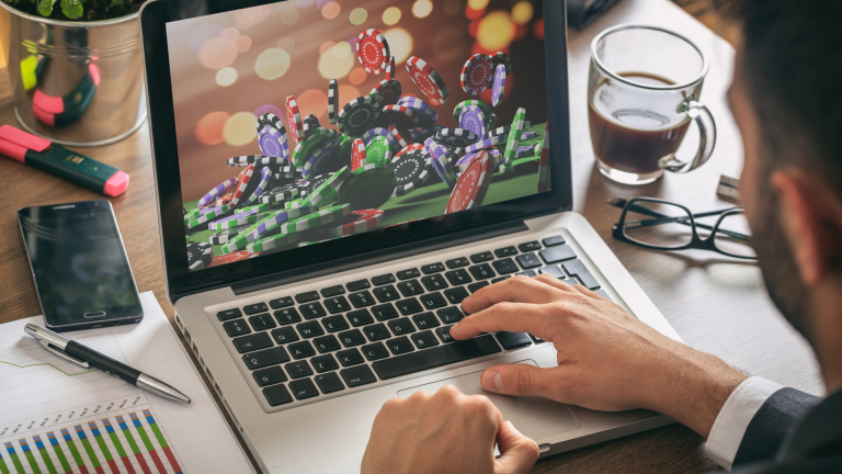 Why Online Gambling Is on The Rise